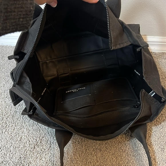 Gently used Marc Jacob’s Tote Bag! - Picture 3 of 7